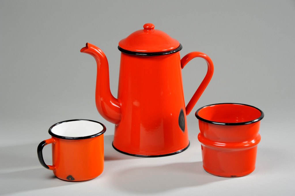 A red tea set